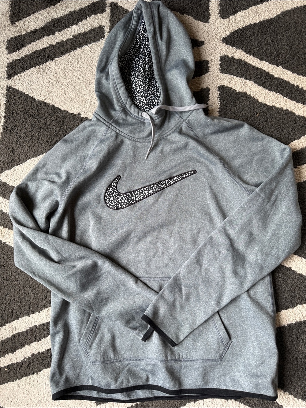 Nike Men’s Heather Gray Hooded Sweatshirt with Patterned Swoosh